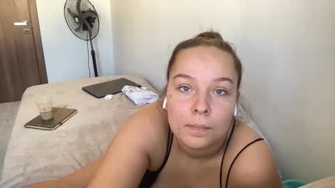 Snapshot of sexyayo666 chatting on 09.30.25 ALAYA online show from 09.30.25