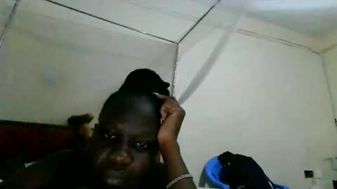 Snapshot of sexybeb25 chatting on 05.12.26 yvonne online show from 05.12.26