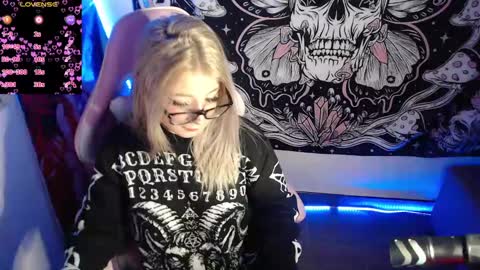 Snapshot of sexycarriie chatting on 01.02.25 Carrie online show from 01.02.25