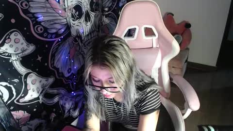 Snapshot of sexycarriie chatting on 02.25.25 Carrie online show from 02.25.25