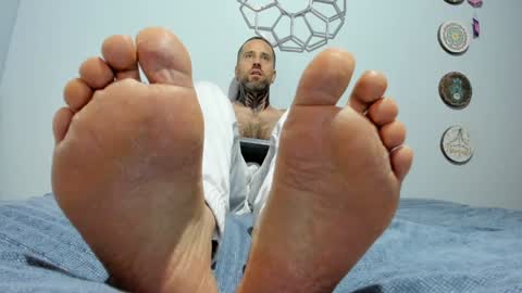 Antonioylola online show from 12.26.24