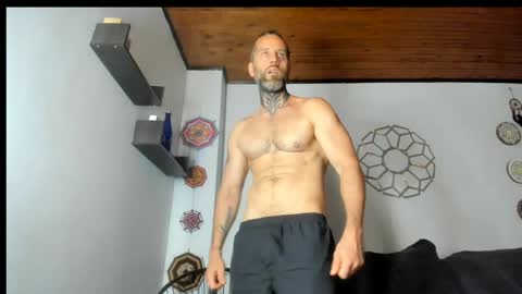 Snapshot of sexycolombian2022 chatting on 05.14.26 Antonioylola online show from 05.14.26
