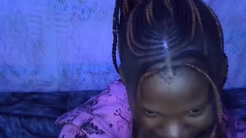 Snapshot of sexydoll002 chatting on 10.25.25 sexydoll002 online show from 10.25.25