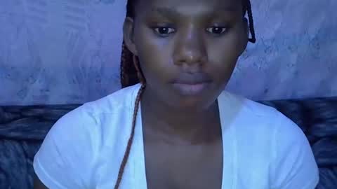 Snapshot of sexydoll002 chatting on 11.08.25 sexydoll002 online show from 11.08.25