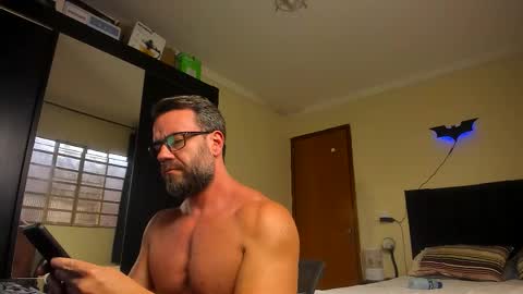 Snapshot of sexyflightz chatting on 11.11.25 chris online show from 11.11.25