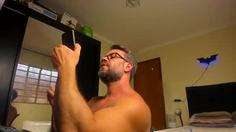 Snapshot of sexyflightz chatting on 11.12.25 chris online show from 11.12.25