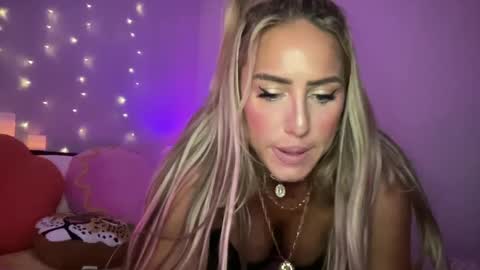 Ashley Love online show from 12.22.24