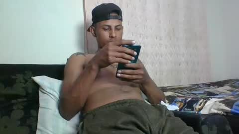 Snapshot of sexyleon69 chatting on 02.10.25 Sexy leon online show from 02.10.25