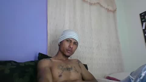 Snapshot of sexyleon69 chatting on 10.01.25 Sexy leon online show from 10.01.25