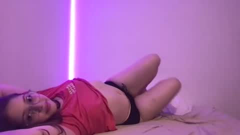 Snapshot of sexylilbab3 chatting on 01.24.25 SexyLilBab3 online show from 01.24.25