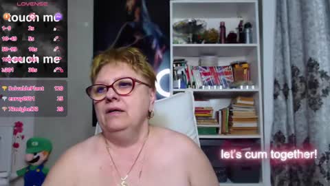 Snapshot of sexylynette4u chatting on 01.05.25 sexylynette4u online show from 01.05.25