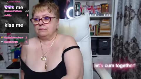 Snapshot of sexylynette4u chatting on 01.24.25 sexylynette4u online show from 01.24.25
