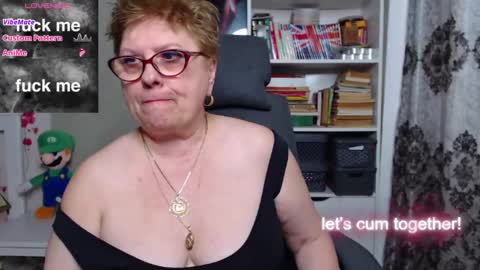 Snapshot of sexylynette4u chatting on 02.27.25 sexylynette4u online show from 02.27.25