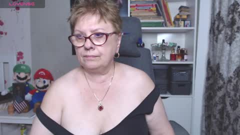 Snapshot of sexylynette4u chatting on 10.26.25 sexylynette4u online show from 10.26.25