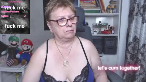 Snapshot of sexylynette4u chatting on 11.04.25 sexylynette4u online show from 11.04.25