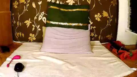 Snapshot of sexymayagold chatting on 10.06.25 Squirty Maya Gold online show from 10.06.25