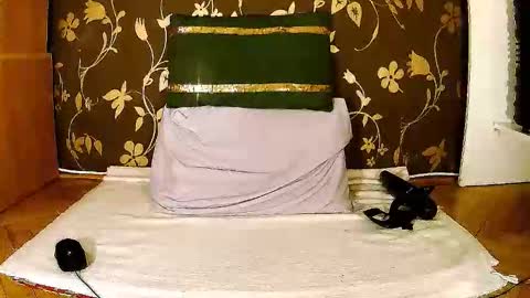 Snapshot of sexymayagold chatting on 10.12.25 Squirty Maya Gold online show from 10.12.25