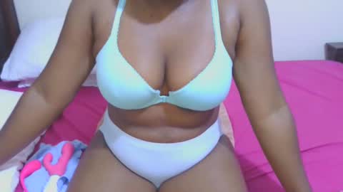 Snapshot of sexymompie chatting on 12.20.24 CANDY online show from 12.20.24