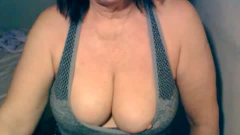 Snapshot of sexyoldwet chatting on 09.18.25 AnneSofia online show from 09.18.25
