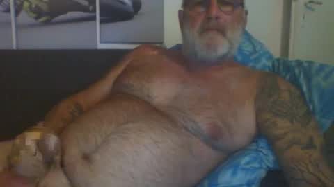Snapshot of sexypaa chatting on 02.15.25 sexypaa online show from 02.15.25