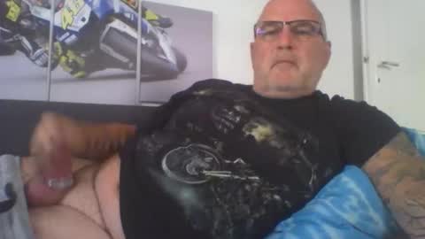 Snapshot of sexypaa chatting on 10.19.25 sexypaa online show from 10.19.25
