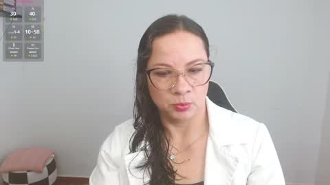 Snapshot of sexypsychologist chatting on 06.04.26 Sexy Psychologist online show from 06.04.26