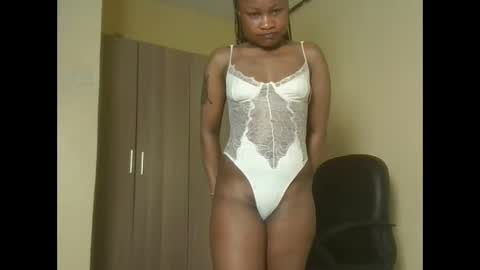 queenivy online show from 11.03.25