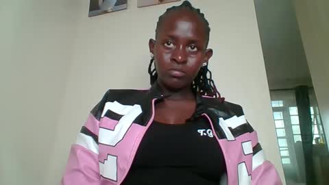 Snapshot of sexyreddebony chatting on 12.15.24 sexyreddebony online show from 12.15.24