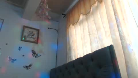 Venus Independent Model online show from 09.15.25