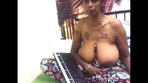 sexyva4u2luv online show from 02.25.25