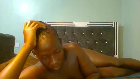 VIVIAN online show from 02.15.25