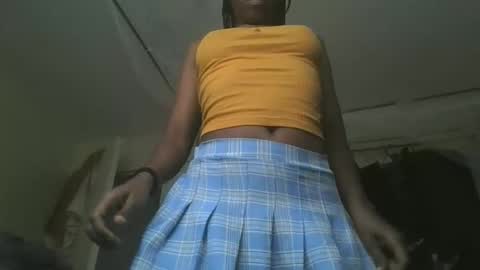 Snapshot of sexyy_tiny chatting on 10.23.25 Mel online show from 10.23.25