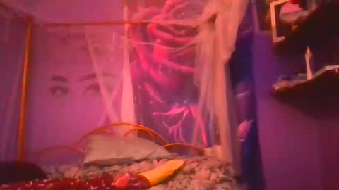 Snapshot of sexyzanna69 chatting on 10.20.25 SexyZannaRose69 online show from 10.20.25