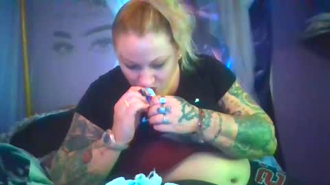 Snapshot of sexyzanna69 chatting on 10.21.25 SexyZannaRose69 online show from 10.21.25