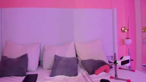 Shaina Vasquez online show from 12.15.25