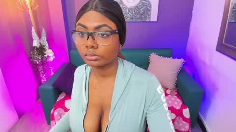 Snapshot of shalom_brown chatting on 05.12.26 shalom_brown online show from 05.12.26