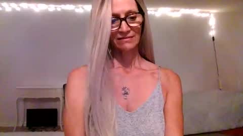 Snapshot of shamanwoman chatting on 10.20.25 Shaman Woman online show from 10.20.25