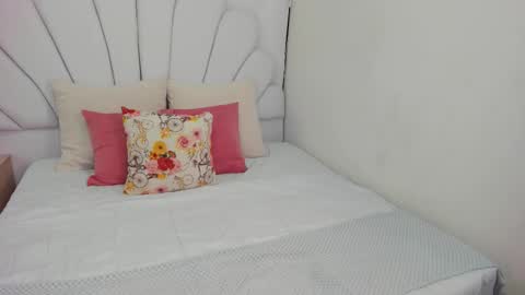 Shamara Thomson online show from 10.17.25