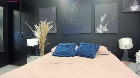 Shanell Moore online show from 09.28.25