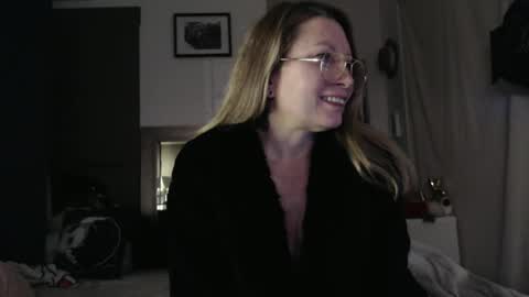 Snapshot of shannon07 chatting on 12.22.24 Shannon07 online show from 12.22.24