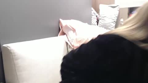 Snapshot of shannon07 chatting on 12.27.24 Shannon07 online show from 12.27.24