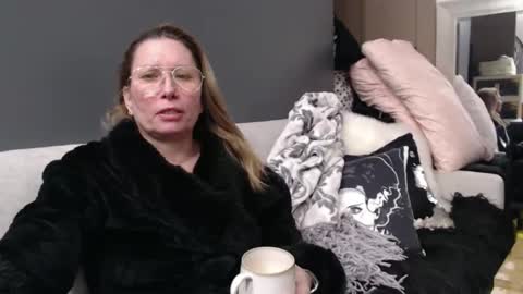 Snapshot of shannon07 chatting on 12.30.24 Shannon07 online show from 12.30.24