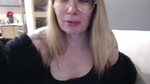 Snapshot of shannon07 chatting on 12.31.24 Shannon07 online show from 12.31.24