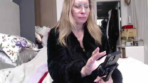 Snapshot of shannon07 chatting on 02.15.25 Shannon07 online show from 02.15.25