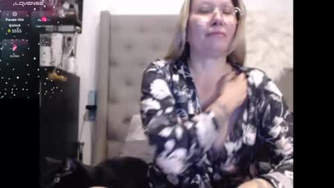 Snapshot of shannon07 chatting on 09.11.25 Shannon07 online show from 09.11.25