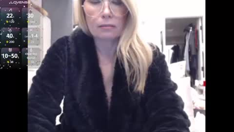 Snapshot of shannon07 chatting on 10.05.25 Shannon07 online show from 10.05.25