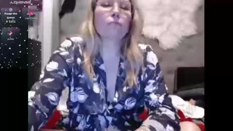 Snapshot of shannon07 chatting on 10.20.25 Shannon07 online show from 10.20.25