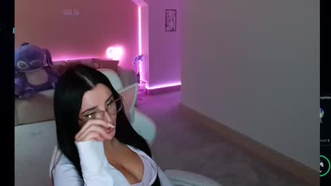 Snapshot of shannonblooms chatting on 10.14.25 Shanmais online show from 10.14.25