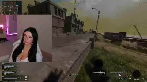 Snapshot of shannonblooms chatting on 10.15.25 Shanmais online show from 10.15.25