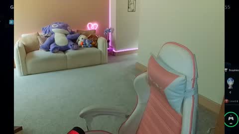 Snapshot of shannonblooms chatting on 10.16.25 Shanmais online show from 10.16.25